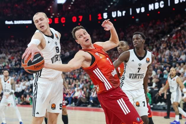 Alen Smailagic (Virtus Bologna, 09) mit Johannes Voigtmann (FC Bayern Basketball, 07), mit Saliou Niang (Virtus Bologna, 07), mit Isiaha Mike (FC Bayern Basketball, 22), GER, FC Bayern Basketball vs. Virtus Bologna, Basketball, Euroleague, 8. Spieltag, Saison 2025 2026, 30.10.2025, GER, FC Bayern Basketball vs. Virtus Bologna, Basketball, Euroleague, 8. Spieltag, Saison 2025 2026, 30.10.2025 Muenchen Copyright: xEibner-Pressefoto JennixMaulx EP_JML