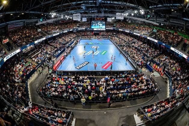 Nuernberg: Handball - Laenderspiel - Deutschland - Island Übersicht, Innenansicht, Spielstätte, Arena, Zuschauer, Fankurve Fans Fanblock Nuernberg PSD Bank Arena Bayern Deutschland