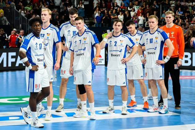 Nuernberg: Handball - Laenderspiel - Deutschland - Island die Mannschaft von Island, unzufrieden enttäuscht enttaeuscht niedergeschlagen frustriert, Nuernberg PSD Bank Arena Bayern Deutschland