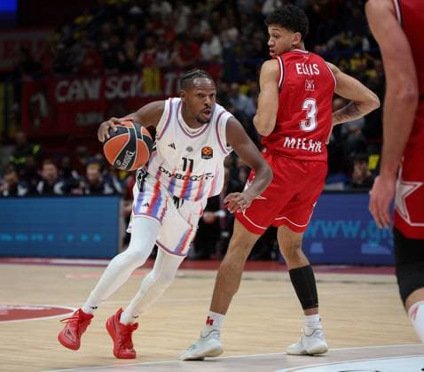 Foto IPP Roberto Bregani Assago Milano 30 10 2025 EuroLeague Basketball Pallacanestro Basket 2025 2026 EA7 Emporio Armani Olimpia Milano vs Paris Basketball. Nella foto Joel Ayayi del Paris Basketball in azione contro Quinn Ellis dell EA7 Emporio Armani Milano. Italy Photo Press World Copyright. italy ITALY  Copyright: xR4924_italyphotopressx