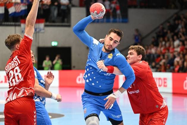 MURI BEI BERN, SWITZERLAND - OCTOBER 30: Vistorop Filip of Croatia c) against Sigrist Luca of Switzerland l) and Laube Lukas of Switzerland r) during the Handball International Friendly, Länderspiel, Nationalmannschaft Switzerland - Croatia on October 30, 2025 in Muri bei Bern, Switzerland. Muri bei Bern Die Mobiliar Arena Bern Switzerland Copyright: xJustPictures.ch ManuelxWinterbergerx jp-en-EuSpIm-MWI_4822