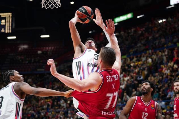 EA7 Emporio Armani Milano vs. Paris Basketball, nella foto Derek Willis (Paris Basketball) during EA7 Emporio Armani Milano vs Paris Basketball, Basketball Euroleague match in Assago (MI), Italy, October 30 2025  Copyright: xSimonexLucarelli IPAxSportx xipa-agency.netx xx IPA_67287231 IPA_Agency_IPA67287231