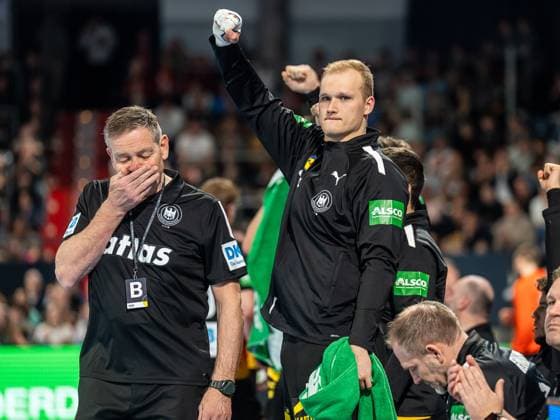 David Spaeth (Deutschland, 01) jubelt Andreas Wolff (Deutschland, 33) zu, Deutschland vs. Island, Handball, Laenderspiel, Herren, Spielzeit 2025 2026, 30.10.2025, Deutschland vs. Island, Handball, Laenderspiel, Herren, Spielzeit 2025 2026, 30.10.2025 Nürnberg Copyright: xEibner-Pressefoto MichaelxSchmidx EP_MST