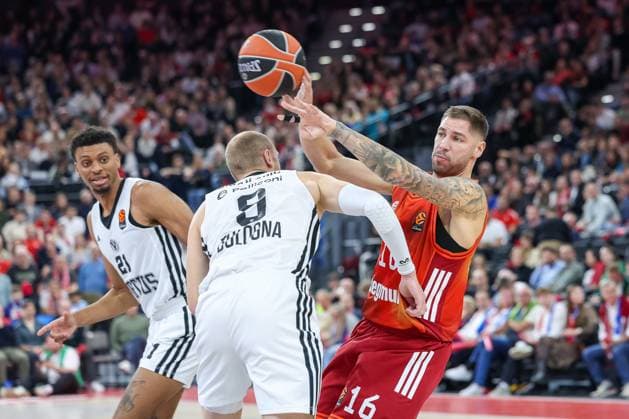 Stefan Jovic (FC Bayern Basketball, 16) mit Alen Smailagic (Virtus Bologna, 09), Derrick Alston Jr. (Virtus Bologna, 21), GER, FC Bayern Basketball vs. Virtus Bologna, Basketball, Euroleague, 8. Spieltag, Saison 2025 2026, 30.10.2025, GER, FC Bayern Basketball vs. Virtus Bologna, Basketball, Euroleague, 8. Spieltag, Saison 2025 2026, 30.10.2025 Muenchen Copyright: xEibner-Pressefoto JennixMaulx EP_JML