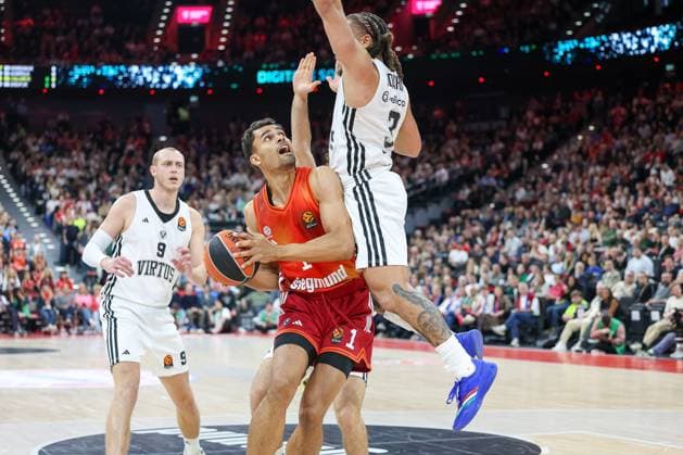 Oscar da Silva (FC Bayern Basketball, 01) mit Carsen Edwards (Virtus Bologna, 03) und Alen Smailagic (Virtus Bologna, 09), GER, FC Bayern Basketball vs. Virtus Bologna, Basketball, Euroleague, 8. Spieltag, Saison 2025 2026, 30.10.2025, GER, FC Bayern Basketball vs. Virtus Bologna, Basketball, Euroleague, 8. Spieltag, Saison 2025 2026, 30.10.2025 Muenchen Copyright: xEibner-Pressefoto JennixMaulx EP_JML