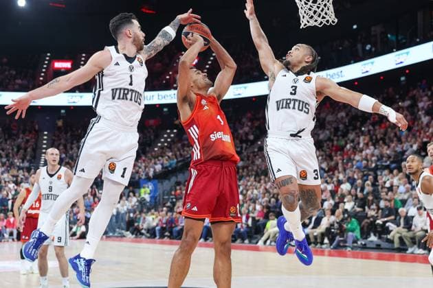 Oscar da Silva (FC Bayern Basketball, 01) mit Carsen Edwards (Virtus Bologna, 03) und Luca Vildoza (Virtus Bologna, 01), GER, FC Bayern Basketball vs. Virtus Bologna, Basketball, Euroleague, 8. Spieltag, Saison 2025 2026, 30.10.2025, GER, FC Bayern Basketball vs. Virtus Bologna, Basketball, Euroleague, 8. Spieltag, Saison 2025 2026, 30.10.2025 Muenchen Copyright: xEibner-Pressefoto JennixMaulx EP_JML
