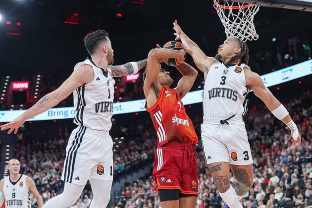 Oscar da Silva (FC Bayern Basketball, 01) mit Carsen Edwards (Virtus Bologna, 03) und Luca Vildoza (Virtus Bologna, 01), GER, FC Bayern Basketball vs. Virtus Bologna, Basketball, Euroleague, 8. Spieltag, Saison 2025 2026, 30.10.2025, GER, FC Bayern Basketball vs. Virtus Bologna, Basketball, Euroleague, 8. Spieltag, Saison 2025 2026, 30.10.2025 Muenchen Copyright: xEibner-Pressefoto JennixMaulx EP_JML