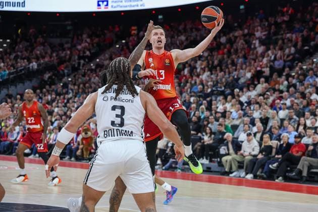 Andreas Obst (FC Bayern Basketball, 13) mit Carsen Edwards (Virtus Bologna, 03), GER, FC Bayern Basketball vs. Virtus Bologna, Basketball, Euroleague, 8. Spieltag, Saison 2025 2026, 30.10.2025, GER, FC Bayern Basketball vs. Virtus Bologna, Basketball, Euroleague, 8. Spieltag, Saison 2025 2026, 30.10.2025 Muenchen Copyright: xEibner-Pressefoto JennixMaulx EP_JML