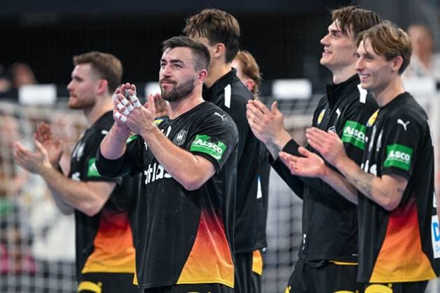DHB - 25 26 - Deutschland - Island am 30.10.2025 in der PSD Bank Nuernberg ARENA in Nuernberg Jannik Kohlbacher (Deutschland) nach dem Sieg.