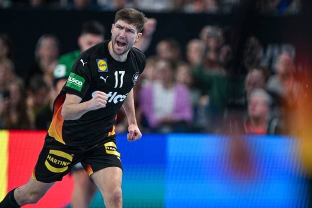 DHB - 25 26 - Deutschland - Island am 30.10.2025 in der PSD Bank Nuernberg ARENA in Nuernberg Lukas Zerbe (Deutschland) jubelt nach seinem Tor.