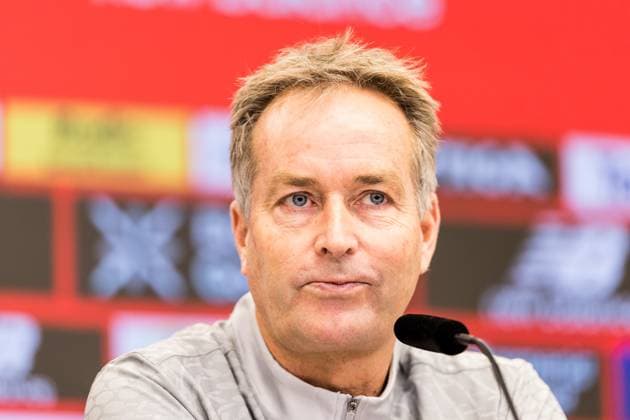 press conference, PK, Pressekonferenz Bayer 04 Leverkusen, 31.10.2025 LEVERKUSEN, GERMANY - OCTOBER 31: Kasper Hjulmand (Head coach Bayer 04 Leverkusen) during the pre game press conference before the Bundesliga match between Bayer 04 Leverkusen and FC Bayern Muenchen at BayArena on October 31, 2025 in Leverkusen, Germany. DFL REGULATIONS PROHIBIT ANY USE OF PHOTOGRAPHS AS IMAGE SEQUENCES AND OR QUASI-VIDEO. Copyright: xBEAUTIFULxSPORTS Wunderlx