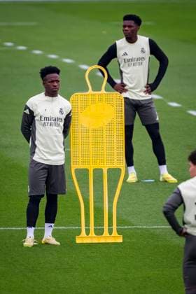 Real Madrid Training Session Players of Real Madrid (from L to R) Vinicius Junior, Aurelien Tchouameni are seen training during the Training Session ahead of their LaLiga EA Sports match against Valencia CF at Ciudad Real Madrid on October 31, 2025 in Madrid, Spain. Valdebebas Ciudad Real Madrid Madrid Spain Copyright: xAlbertoxGardinx AGardin_20251031_Foot_Liga_ReaMad_PC_0169