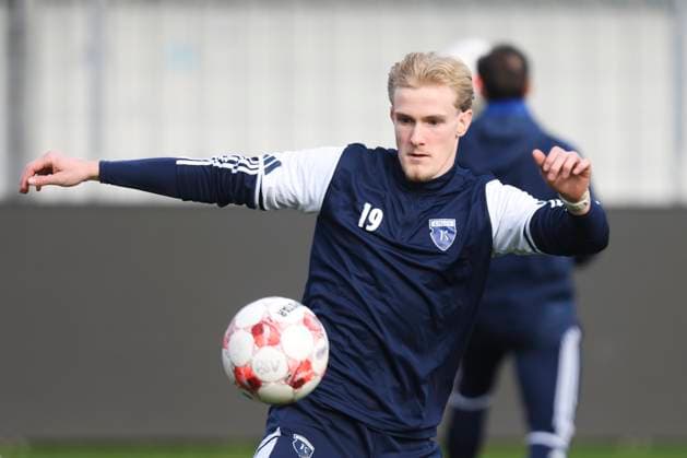 31.10.2025, Fussball, Herren, Regionalliga Nord, Training, BSV Kickers Emden Theo Schröder (blau 19 BSV Kickers Emden) Emden Ostfriesland-Stadion Niedersachsen Deutschland