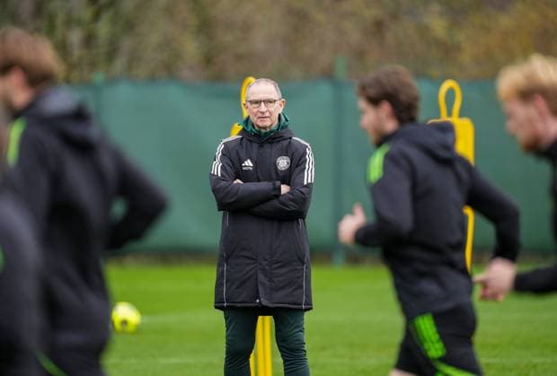 Celtic Interim Manager Martin O Neill watches his players warm up. Celtic Team Training, William Hill Scottish Premiership, Football, Lennoxtown Training Ground, East Dunbartonshire, Scotland, UK - 31 Oct 2025Glasgow Celtic Park United Kingdom EDITORIAL USE ONLY No use with unauthorised audio, video, data, fixture lists, club league logos or live services. Online in-match use limited to 120 images, no video emulation. No use in betting, games or single club league player publications. Copyright: xStuartxWallace Shutterstockx 15634047t
