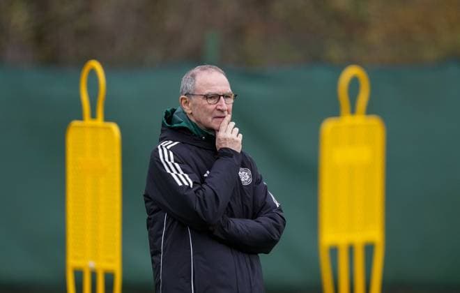 Celtic Interim Manager Martin O Neill Celtic Team Training, William Hill Scottish Premiership, Football, Lennoxtown Training Ground, East Dunbartonshire, Scotland, UK - 31 Oct 2025Glasgow Celtic Park United Kingdom EDITORIAL USE ONLY No use with unauthorised audio, video, data, fixture lists, club league logos or live services. Online in-match use limited to 120 images, no video emulation. No use in betting, games or single club league player publications. Copyright: xStuartxWallace Shutterstockx 15634047z