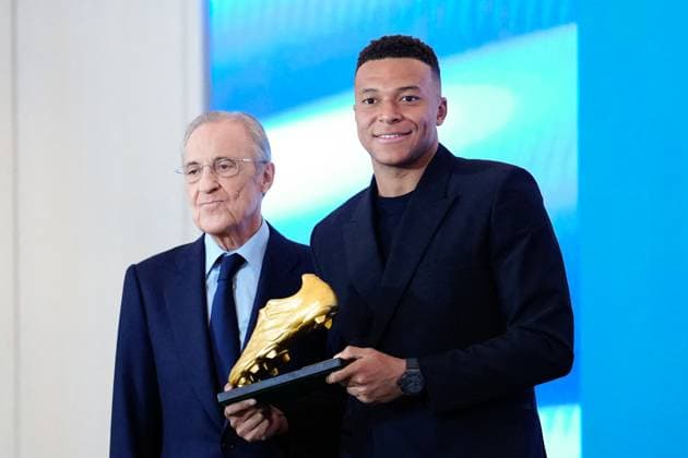Kylian Mbappe Receives Golden Boot Award - Madrid Kylian Mbappe attends the ceremony of delivery of the 2024–2025 Golden Boot at Santiago Berbenbeu Stadium on October 31, 2025 in Madrid, Spain . Photo by ABACAPRESS.COM Madrid Spain  Copyright: xABACAx