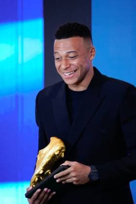 Kylian Mbappe Receives Golden Boot Award - Madrid Kylian Mbappe attends the ceremony of delivery of the 2024–2025 Golden Boot at Santiago Berbenbeu Stadium on October 31, 2025 in Madrid, Spain . Photo by ABACAPRESS.COM Madrid Spain  Copyright: xABACAx