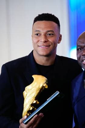Kylian Mbappe Receives Golden Boot Award - Madrid Kylian Mbappe attends the ceremony of delivery of the 2024–2025 Golden Boot at Santiago Berbenbeu Stadium on October 31, 2025 in Madrid, Spain . Photo by ABACAPRESS.COM Madrid Spain  Copyright: xABACAx