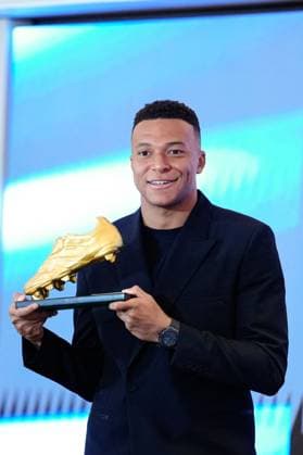 Kylian Mbappe Receives Golden Boot Award - Madrid Kylian Mbappe attends the ceremony of delivery of the 2024–2025 Golden Boot at Santiago Berbenbeu Stadium on October 31, 2025 in Madrid, Spain . Photo by ABACAPRESS.COM Madrid Spain  Copyright: xABACAx