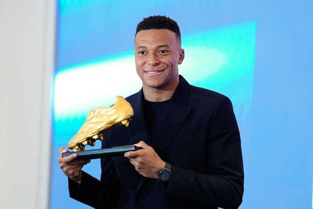 Kylian Mbappe Receives Golden Boot Award - Madrid Kylian Mbappe attends the ceremony of delivery of the 2024–2025 Golden Boot at Santiago Berbenbeu Stadium on October 31, 2025 in Madrid, Spain . Photo by ABACAPRESS.COM Madrid Spain  Copyright: xABACAx