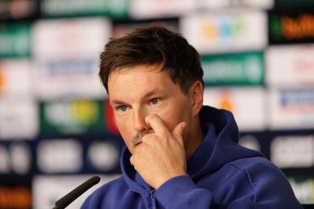 Foto : Trainer Merlin Polzin ( HSV ) Fussball 1. Liga , am Fr. 31.10.25 Pressekonferenz beim Hamburger SV