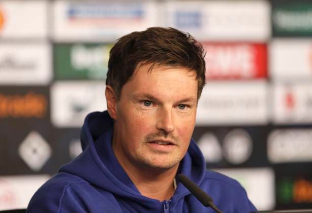 Foto : Trainer Merlin Polzin ( HSV ) Fussball 1. Liga , am Fr. 31.10.25 Pressekonferenz beim Hamburger SV