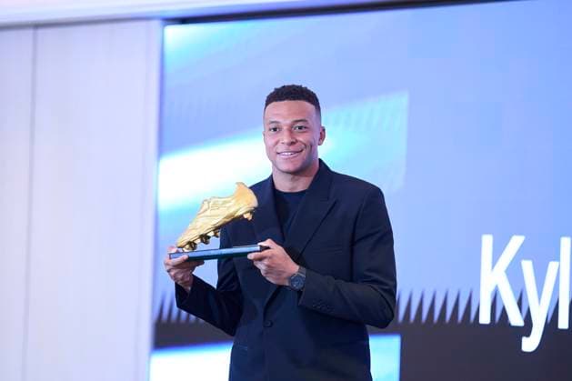 October 31, 2025, Madrid, Madrid, Spain: Kylian Mbappe attends the ceremony of delivery of the 2024Ã¢â‚¬2025 Golden Boot at Santiago Berbenbeu Stadium on October 31, 2025 in Madrid, Spain Madrid Spain - ZUMAg15_ 20251031_zaf_g15_072 Copyright: xJackxAbuinx