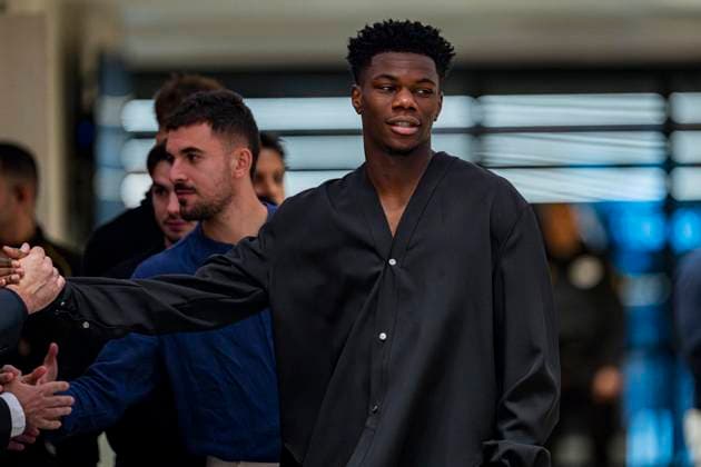 Kylian Mbappe Awarded With Golden Boot 2024-2025 Aurelien Tchouameni of Real Madrid is seen arriving at the ceremony of Golden Boot 2024-2025 award to Kylian Mbappe at Estadio Santiago Bernabeu on October 31, 2025 in Madrid, Spain. Madrid Estadio Santiago Bernabeu Madrid Spain Copyright: xAlbertoxGardinx AGardin_20251031_Mbappe_Golden_0959