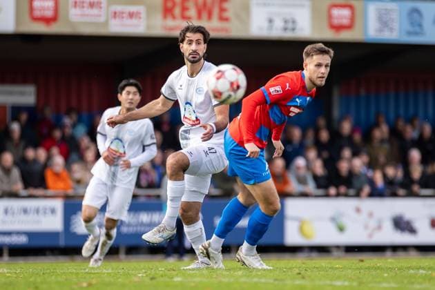 Fussball I Herren I Saison 2025-2026 I Regionalliga Nord I 17. Spieltag I SV Drochtersen-Assel - SSV Jeddeloh l I 31.10.2025 Gazi Siala (47, SSV Jeddeloh II), Jannes Wulff (5, SV Drochtersen Assel) Drochtersen Kehdinger Stadion Niedersachsen Deutschland Copyright: xLobeca JörgxStruwex