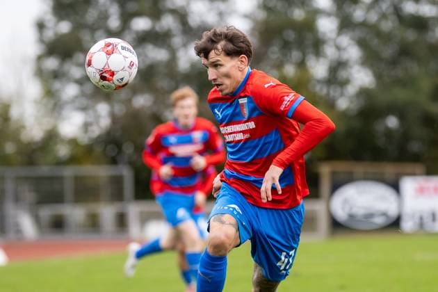 Fussball I Herren I Saison 2025-2026 I Regionalliga Nord I 17. Spieltag I SV Drochtersen-Assel - SSV Jeddeloh l I 31.10.2025 Philipp Aue (47, SV Drochtersen Assel) Drochtersen Kehdinger Stadion Niedersachsen Deutschland Copyright: xLobeca JörgxStruwex