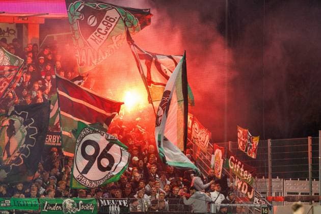 Pyrotechnik im Fanblock von Hannover, SV Elversberg vs Hannover 96, Fussball, 2. Bundesliga, 11. Spieltag, Saison 2025 2026, 31.10.2025 DFB regulations prohibit any use of photographs as image sequences and or quasi-video. SV Elversberg vs Hannover 96, Fussball, 2. Bundesliga, 11. Spieltag, Saison 2025 2026, 31.10.2025 *** Pyrotechnics in the fan block of Hannover, SV Elversberg vs Hannover 96, Football, 2 Bundesliga, 11 Matchday, Season 2025 2026, 31 10 2025 DFB regulations prohibit any use of photographs as image sequences and or quasi video SV Elversberg vs Hannover 96, Football, 2 Bundesliga, 11 Matchday, Season 2025 2026, 31 10 2025 Copyright: xEibner-Pressefoto AlexanderxNeisx EP_ANS