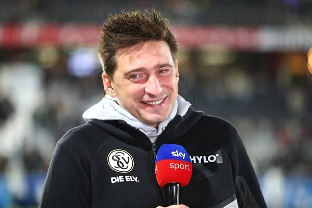 31.10.2025, xmohx, Fussball 2.Bundesliga, SV Elversberg - Hannover 96 v.l. Trainer Vincent Wagner (SV Elversberg) im TV Interview bei SKY (DFL DFB REGULATIONS PROHIBIT ANY USE OF PHOTOGRAPHS as IMAGE SEQUENCES and or QUASI-VIDEO) Elversberg