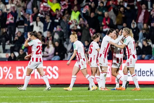 Jubel zum 1:0 durch Pauline Bremer (1. FC Köln, 11), Tor, Torjubel Google Pixel Frauen-Bundesliga, 1. FC Köln - 1. FC Nürnberg, Köln, Franz-Kremer-Stadion am 31.10.2025 DFB REGULATIONS PROHIBIT ANY USE OF PHOTOGRAPHS AS IMAGE SEQUENCES AND OR QUASI-VIDEO. NRW Deutschland Copyright: xBEAUTIFULxSPORTS Wunderlx