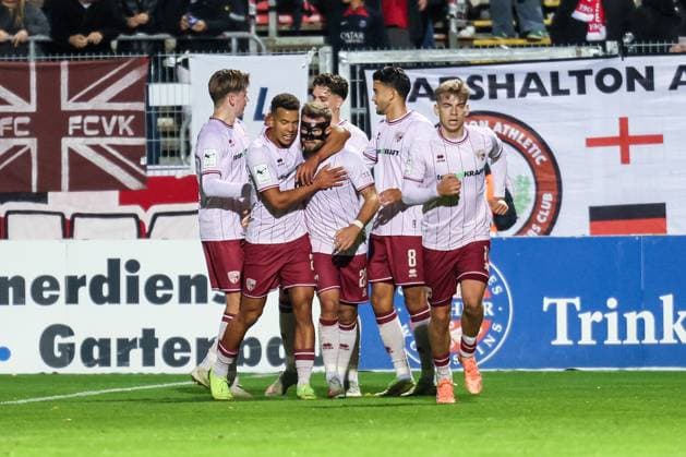 3. Liga: FC Viktoria Köln - FC Ingolstadt 04, 31.10.2025 Jubel zum 0:1 durch Yannick Deichmann (FC Ingolstadt 04, 20) ; Köln, 31.10.2025, 13. Spieltag der 3. Fußball-Liga, FC Viktoria Köln - FC Ingolstadt 04 im Sportpark Hoehenberg in Köln. Die DFL-Bestimmungen verbieten die Verwendung von Fotografien als Bildsequenzen und oder Quasi-Videos. Copyright: xBEAUTIFULxSPORTS LeahxKohringx