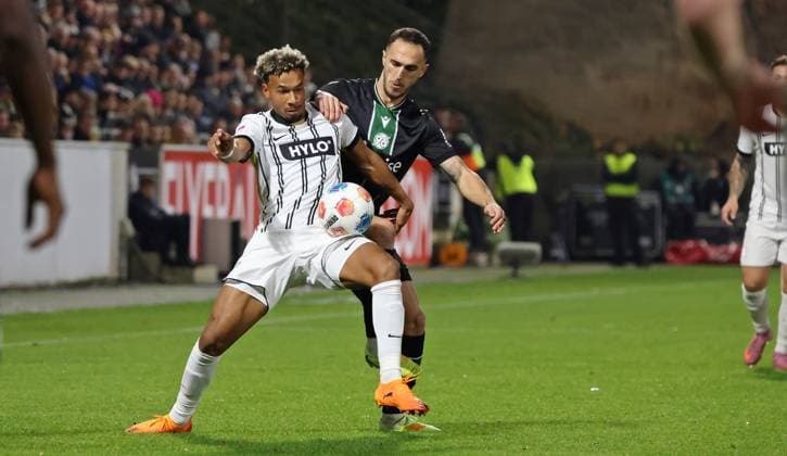 31.10.2025, Fussball, Herren, 2. Bundesliga, Saison 2025 2026, SV 07 Elversberg - Hannover 96, Bambase Conte (SV 07 Elversberg) Virgil Ghita (Hannover 96) Elversberg Ursapharm-Arena an der Kaiserlinde Saarland Deutschland (DE) Copyright: xSebastianxBachx