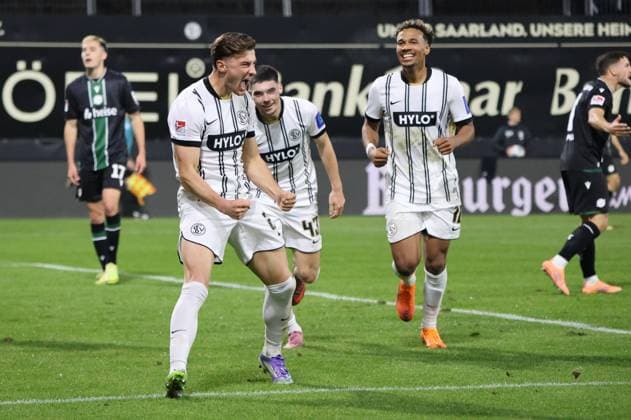 31.10.2025, Fussball, Herren, 2. Bundesliga, Saison 2025 2026, SV 07 Elversberg - Hannover 96, Torjubel zum 1:0, Torschütze: Lukas Petkov (SV 07 Elversberg) Elversberg Ursapharm-Arena an der Kaiserlinde Saarland Deutschland (DE) Copyright: xSebastianxBachx