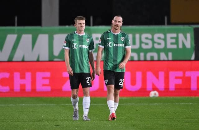 Jano ter Horst (Preußen Münster), Jannis Heuer (Preußen Münster), v.li., nach dem 0:1 31.10.2025, Fussball 2. Bundesliga, Saison 2025 2026, 11. Spieltag, Preußen Münster - Holstein Kiel DFL regulations prohibit any use of photographs as image sequences and or quasi-video Muenster Preussenstadion Nordrhein Westfalen Deutschland