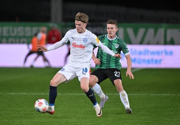 Jonas Therkelsen (Holstein Kiel), Jano ter Horst (Preußen Münster), v.li. 31.10.2025, Fussball 2. Bundesliga, Saison 2025 2026, 11. Spieltag, Preußen Münster - Holstein Kiel DFL regulations prohibit any use of photographs as image sequences and or quasi-video Muenster Preussenstadion Nordrhein Westfalen Deutschland