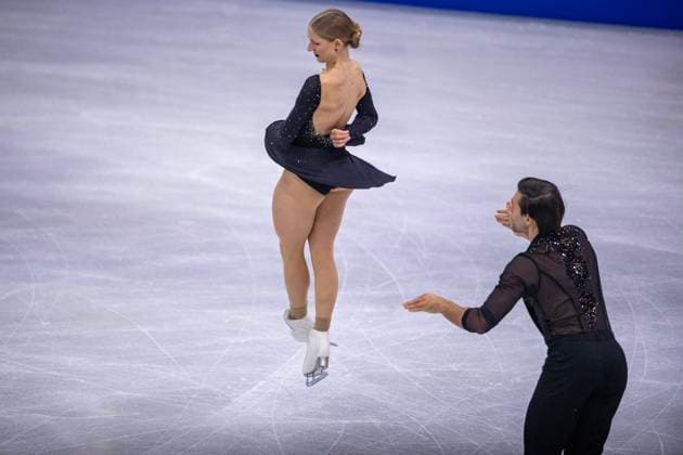 October 31, 2025, Saskatoon, Sk, CANADA: GermanyöÄÃ s Minerva Fabienne Hase and Nikita Volodin skate during a practice for the 2025 Skate Canada International event in Saskatoon, on Friday, October 31, 2025. Minerva Fabienne Hase, Nikita Volodin  - ZUMAc35_ 20251031_zaf_c35_045 Copyright: xLiamxRichardsx