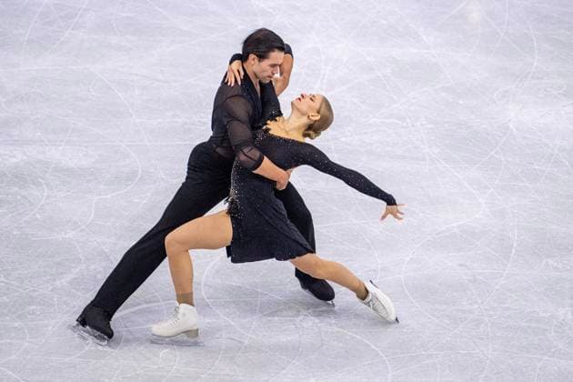October 31, 2025, Saskatoon, Sk, CANADA: GermanyöÄÃ s Minerva Fabienne Hase and Nikita Volodin skate during a practice for the 2025 Skate Canada International event in Saskatoon, on Friday, October 31, 2025. Minerva Fabienne Hase, Nikita Volodin  - ZUMAc35_ 20251031_zaf_c35_046 Copyright: xLiamxRichardsx