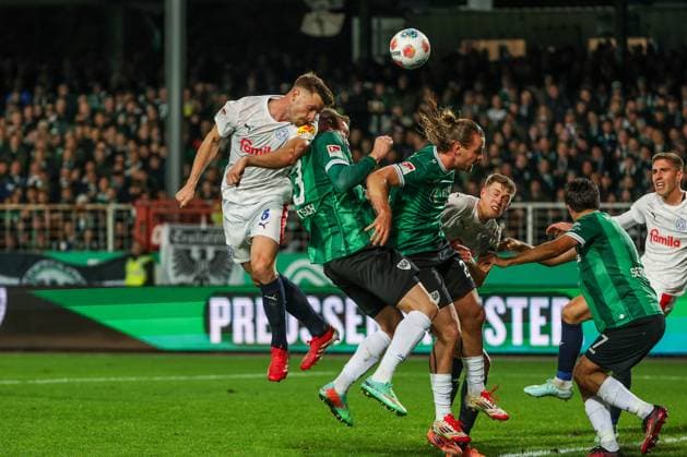 31.10.2025, 2. Bundesliga, 11. Spieltag, Preußen Münster - Holstein Kiel, Carl Johansson (Holstein Kiel) Münster Preußen Stadion NRW Deutschland xRHR-FOTO DEx Copyright: RHR-FOTOx RHR-FOTO DE