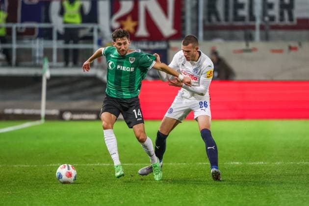 31.10.2025, 2. Bundesliga, 11. Spieltag, Preußen Münster - Holstein Kiel, v. l. Haralambos Makridis (Preußen Münster), David Zec (Holstein Kiel) Münster Preußen Stadion NRW Deutschland xRHR-FOTO DEx Copyright: RHR-FOTOx RHR-FOTO DE