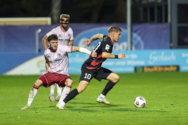 3. Liga; FC Viktoria Köln - FC Ingolstadt 04; Linus Rosenlöcher (19, FCI) Zweikampf Kampf um den Ball Otto David (10 VK) Yannick Deichmann (20, FCI) 3. Liga - FC Ingolstadt 04 Saison 2025 2026 FC Viktoria Köln