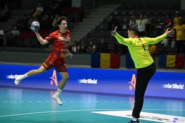 Romania v Kosovo - Men’s U-18 European Handball Championship Qualifiers ANKARA, TURKIYE - OCTOBER 31: Loan Rales Cohn (10) of Romania in action during Men’s U-18 European Handball Championship qualifiers handball match between Romania and Kosovo at Prof. Dr. Yasar Sevim Handball Hall in Ankara, Turkiye on October 31, 2025. Muhammed Abdullah Kurtar Anadolu Ankara Turkey. Editorial use only. Please get in touch for any other usage.  Copyright: x2025xAnadoluxMuhammedxAbdullahxKurtarx