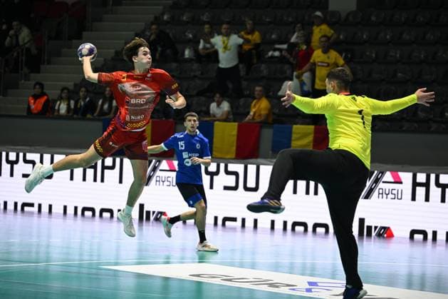 Romania v Kosovo - Men’s U-18 European Handball Championship Qualifiers ANKARA, TURKIYE - OCTOBER 31: Alexandru Din (3) of Romania in action during Men’s U-18 European Handball Championship qualifiers handball match between Romania and Kosovo at Prof. Dr. Yasar Sevim Handball Hall in Ankara, Turkiye on October 31, 2025. Muhammed Abdullah Kurtar Anadolu Ankara Turkey. Editorial use only. Please get in touch for any other usage.  Copyright: x2025xAnadoluxMuhammedxAbdullahxKurtarx