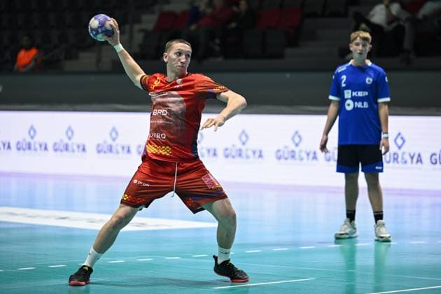 Romania v Kosovo - Men’s U-18 European Handball Championship Qualifiers ANKARA, TURKIYE - OCTOBER 31: Catalin Lonut Rusu (9) of Romania in action during Men’s U-18 European Handball Championship qualifiers handball match between Romania and Kosovo at Prof. Dr. Yasar Sevim Handball Hall in Ankara, Turkiye on October 31, 2025. Muhammed Abdullah Kurtar Anadolu Ankara Turkey. Editorial use only. Please get in touch for any other usage.  Copyright: x2025xAnadoluxMuhammedxAbdullahxKurtarx