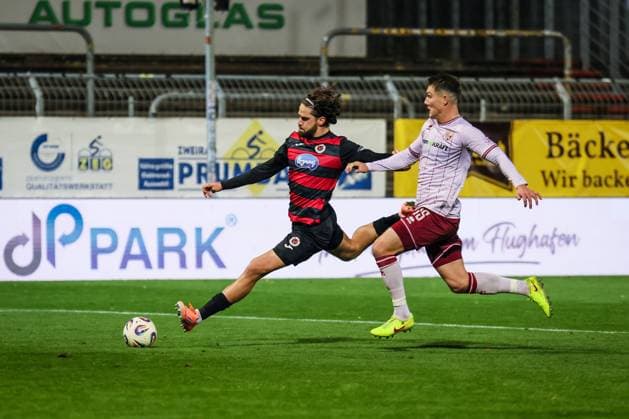 3. Liga: FC Viktoria Köln - FC Ingolstadt 04, 31.10.2025 Lex-Tyger Lobinger (Viktoria Köln, 9) im Schuss ; Köln, 31.10.2025, 13. Spieltag der 3. Fußball-Liga, FC Viktoria Köln - FC Ingolstadt 04 im Sportpark Hoehenberg in Köln. Die DFL-Bestimmungen verbieten die Verwendung von Fotografien als Bildsequenzen und oder Quasi-Videos. Copyright: xBEAUTIFULxSPORTS LeahxKohringx
