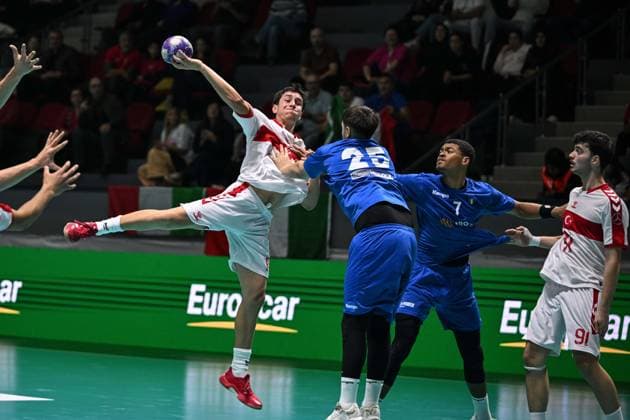 Turkiye v Italy - U18 European Handball Championship Qualification ANKARA, TURKIYE - OCTOBER 31: Ahmet Eymen Tuac (11) of Turkiye competes during the Men s U18 European Handball Championship Qualification Group A match between Turkiye and Italy at Prof. Dr. Yasar Sevim Handball Hall, on October 31, 2025, in Ankara, Turkiye. Muhammed Abdullah Kurtar Anadolu Ankara Turkey. Editorial use only. Please get in touch for any other usage.  Copyright: x2025xAnadoluxMuhammedxAbdullahxKurtarx