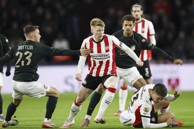 EINDHOVEN - (L-R) Philip Brittijn of Fortuna Sittard and Jerdy Schouten of PSV Eindhoven during the Dutch Eredivisie match between PSV Eindhoven and Fortuna Sittard at the Phillips Stadium on October 31, 2025, in Eindhoven, Netherlands. ANP MAURICE VAN STEEN Eredivisie 2025-2026 xVIxANPxSportx xxANPxIVx 540850983 originalFilename: 540850983.jpg