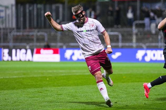31.10.2025, xydrx, Fußball, 3.Liga, FC Viktoria Köln - FC Ingolstadt 04, Saison 2025 2026, Sportpark Höhenberg: Torjubel nach dem Tor zum 1:0 für den FC Ingolstadt durch Torschütze Yannick Deichmann (FC Ingolstadt 20). DFB regulations prohibit any use of photographs as image sequences and or quasi-video. Nordrhein-Westfahlen Deutschland